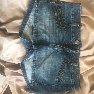 American Eagle shorts size 8 great condition!!!!!